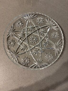 Vintage Anchor Hocking glass plate - 11” across